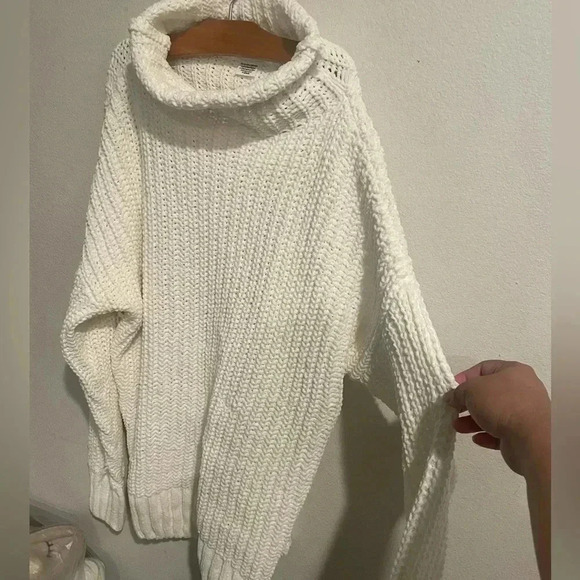 Pink Victoria's Secret white turtleneck sweater size XS - Picture 1 of 4